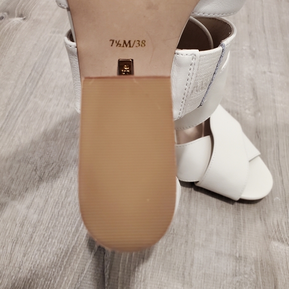 NEW Louise Et Cie White Kriztsa Block Heel Sandal - Picture 6 of 13